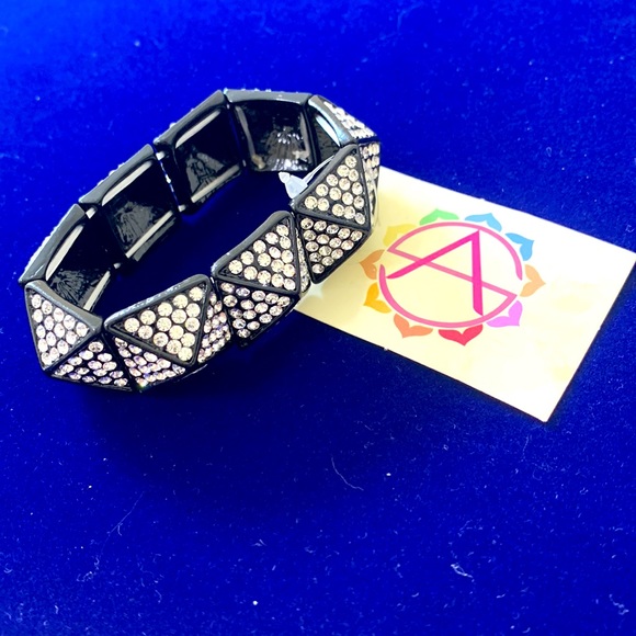 Amrita Singh black pyramid crystal embellished stretch bracelet - Picture 2 of 5